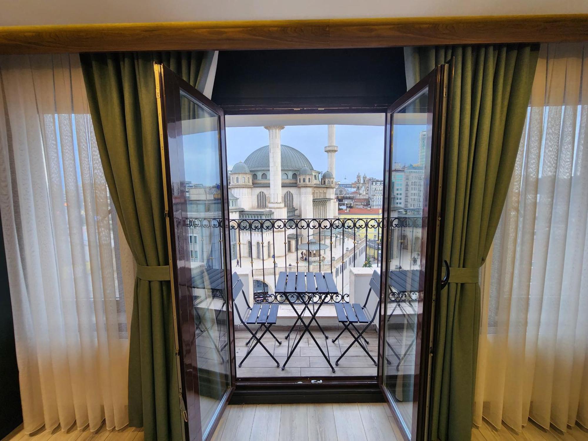 Taksim Landhouse Hotel Истанбул Екстериор снимка