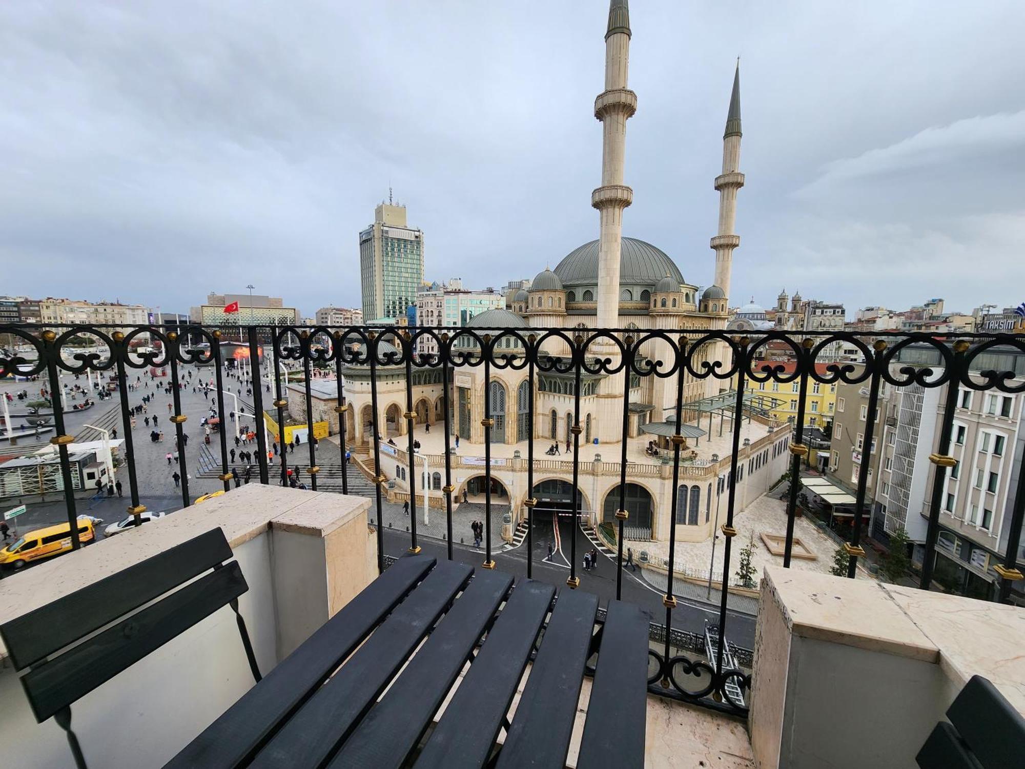 Taksim Landhouse Hotel Истанбул Екстериор снимка